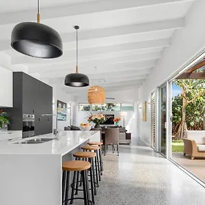 Elanda St Luxurious Beachside Living Holiday home