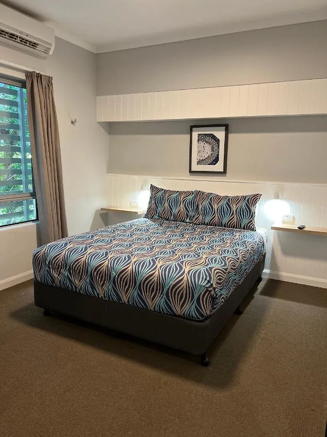Noosa Flashpackers Sunshine Beach Hostel