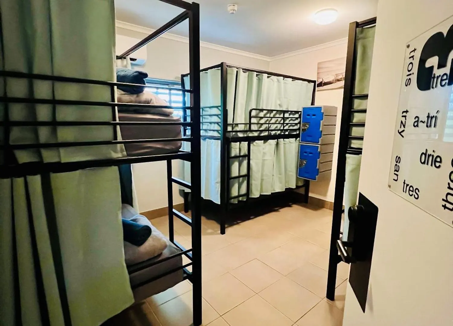 Noosa Flashpackers Sunshine Beach Hostel